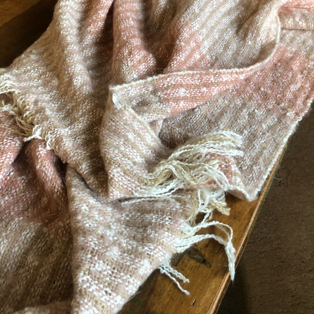 Forever 21 soft pink and cream blanket scarf